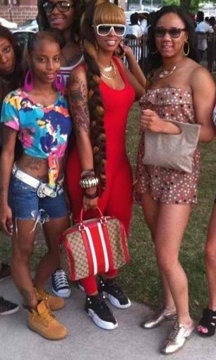 howtobeafuckinglady:  lowcutcaesar:  Remember when black girls did this 3 years ago?