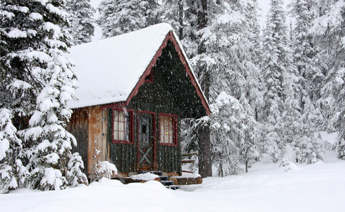 silveriodide:A winter cabin on Mount Baldy. Man I wish I was here right now :)