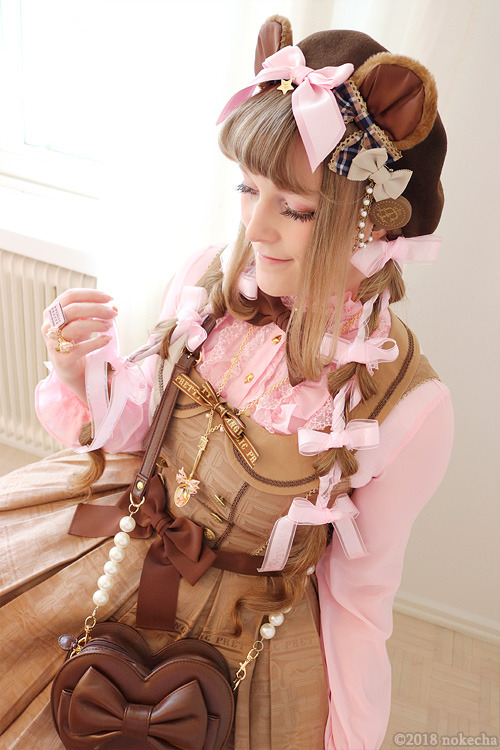 nokecha:Melty Ribbon Birthday BearOutfit by angelic Pretty, cake by me &lt;3