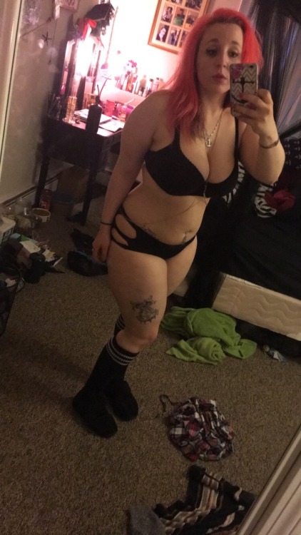 nerdydirtycurvy420: Learning to love my body. This photo is hard to post, since it makes me feel chu