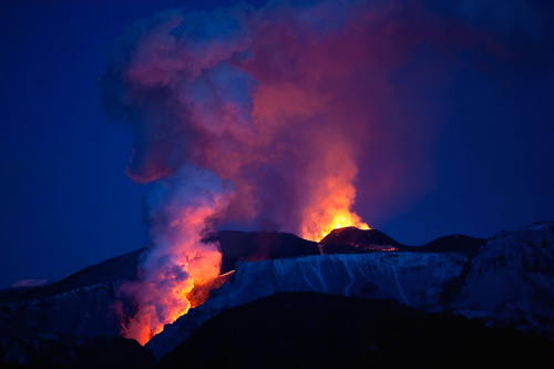 nubbsgalore:photos of a volcanic eruption and lavafall at fimmvorduhals, east of glacier eyjafjall