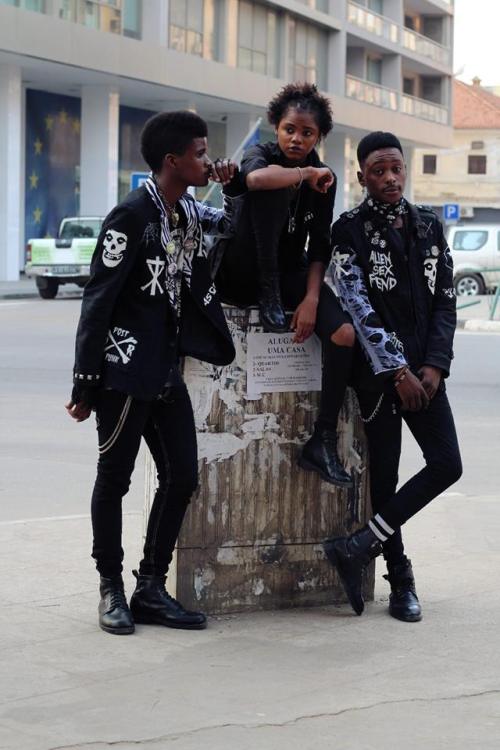 spookyloop:Pictures from the goth scene in Angola(Source)