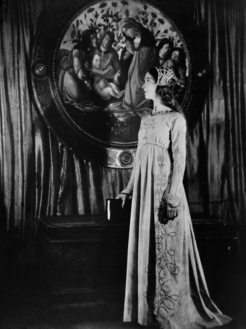 barcarole:Lillian Gish in Romola, 1924.