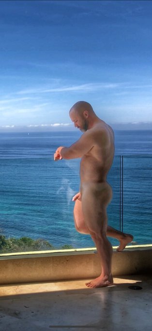 alanh-me:   65k follow all things gay, naturist and “eye catching”  