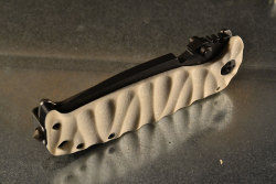 cuscadi:  DPX Gear HEST 2 folder with custom made ceraglas scales.