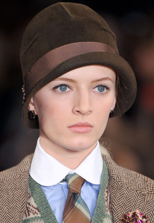 www.fashionisers.com trends fall-winter-2012-2013-hat-trends 1 Fonte tinamotta.tumblr.com