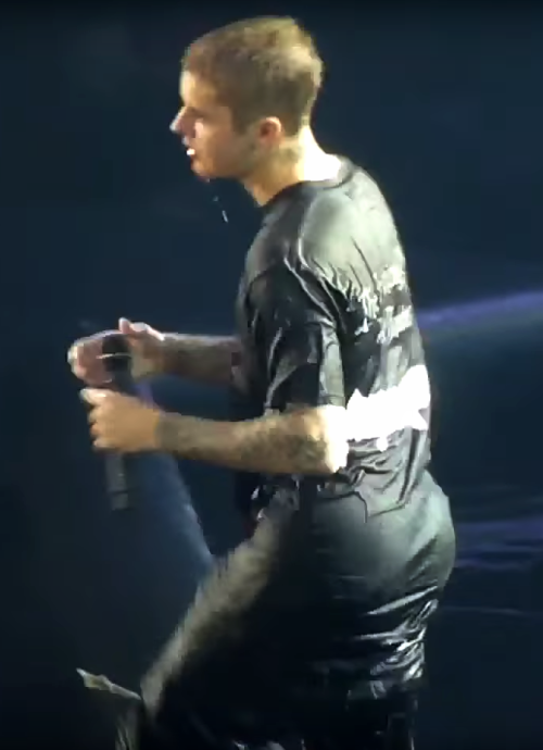 justinbieberbooty:Can’t get enough of that ass Justin