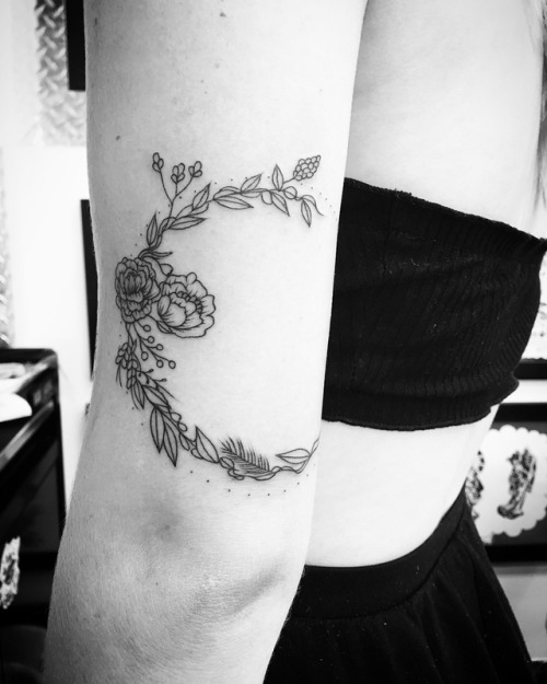 Walk-in floral moon @bondiink666 DM or email for bookings : brucebautista@yahoo.com #csfb #gypsyeyes