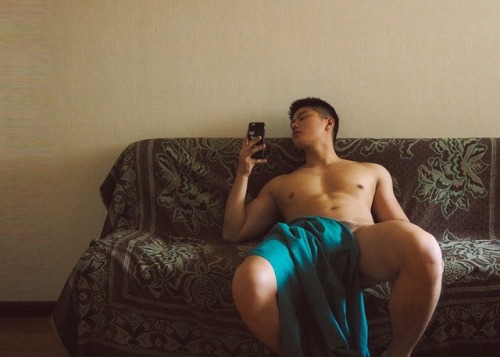 lan-zhou: 很满意的自拍，欢迎转发关注我微博：@realanzhou_