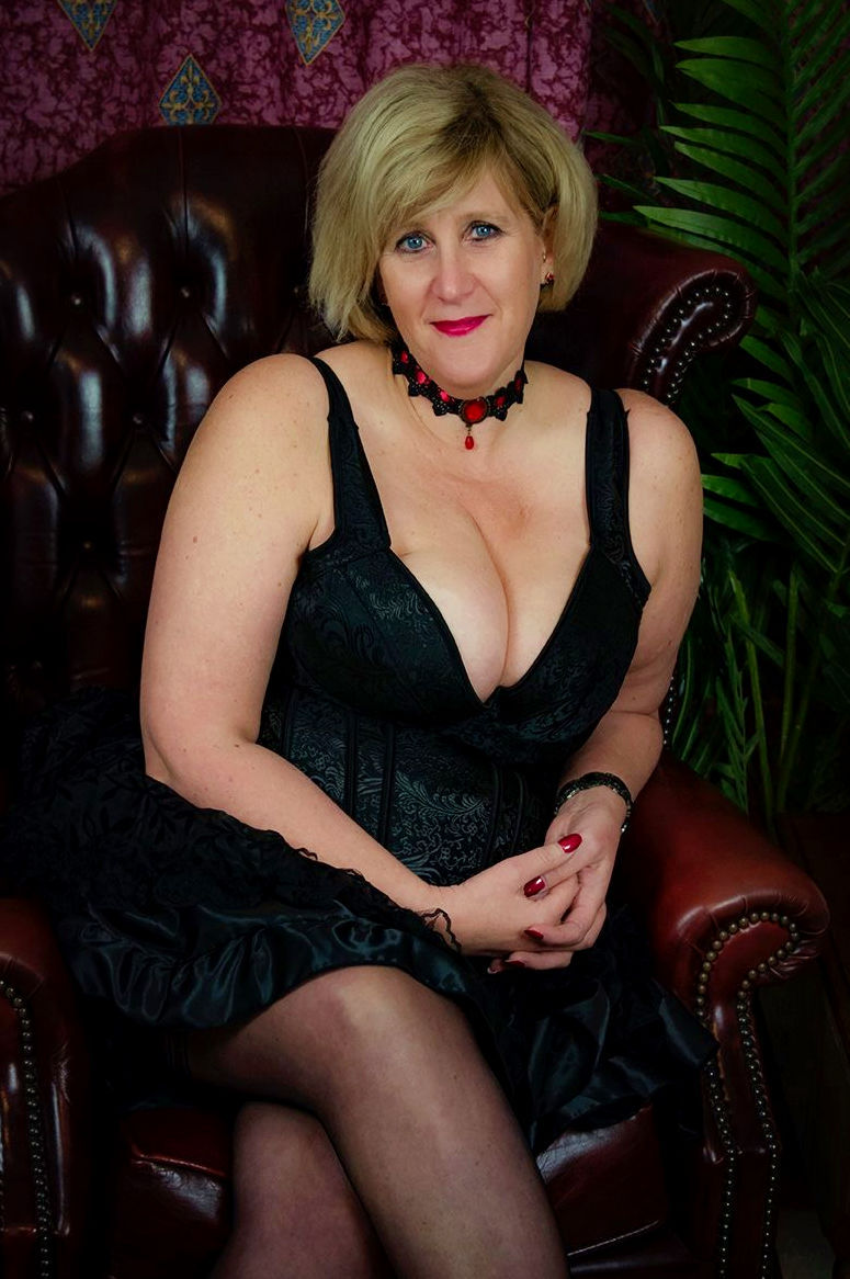 Sexy Mature Milf picture