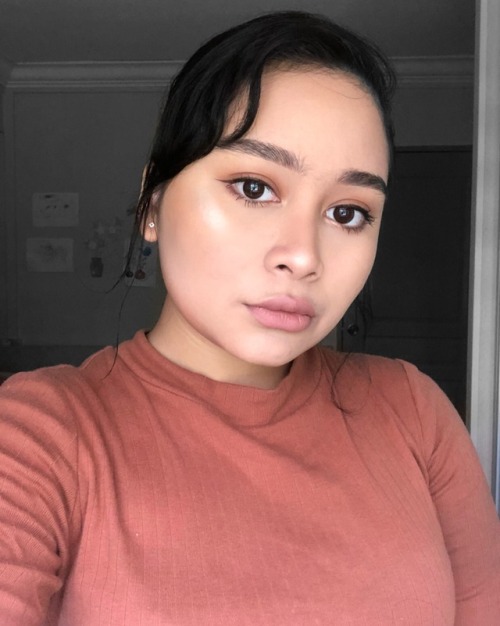 vaporz46: sangapsgminah:Anyone knows her name? @sangapsgminah Her is dian.. ig: dee.syuaa