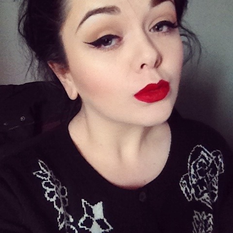 3mbrasse-moi:  😔  Cute girl