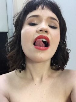 cumselfie:  http://yhivi.tumblr.com/