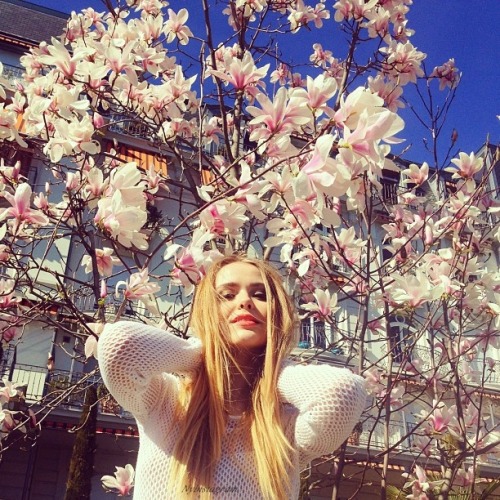 rosy-secrets:  daisy-mihst:  Rosy xx  More post like this ✿ Follow Me For More ✩ 