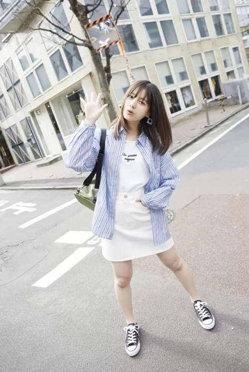 sakamichi-steps: こさかながストライプシャツをきまわしたら・・・!モデル／小坂菜緒(+トリミング・補正など)