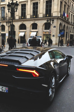 Black Huracan | Source | Facebook | Instagram 