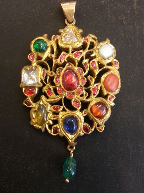 Navaratna pendant