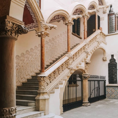 useless-catalanfacts:Casa Macaya, Barcelona, Catalonia.Photos by Ruta Modernisme (instagram)