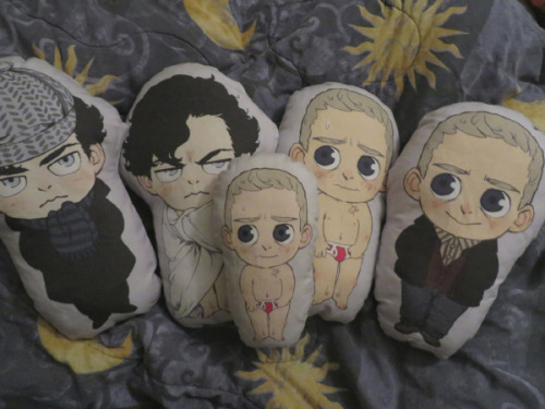 i got my big pillows back!! i like this size, they’re much more huggable~ i have four sets of regular sherlock/john and four of naked sherlock/john that i’ll be selling at the next con i get into, either fanime or AX~