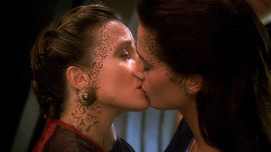 logicheartsoul:Jadzia Dax & Lenara Kahn Kiss in Rejoined