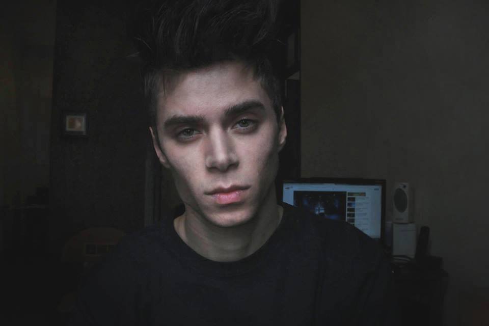 pale-humans:  Pale Blog | Pale Humans Submission by boyblue94 Your facial shape is