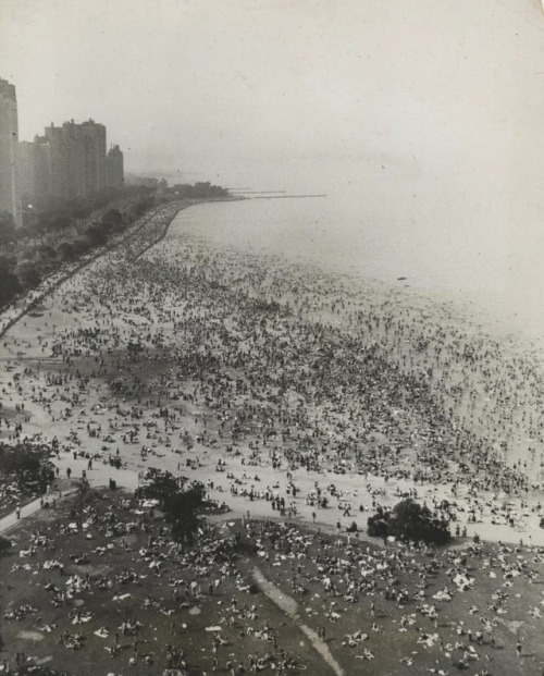 calumet412: Summer in the City 1) Oak Street Beach, 1930 2) VJ Day, State Street, August 14, 1945 3)