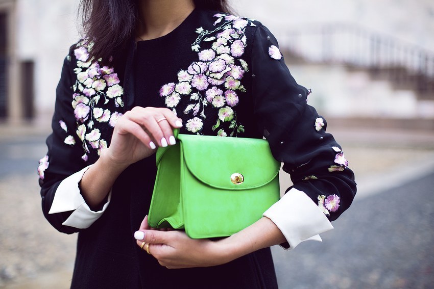 what-do-i-wear:  Patricia Chang Coat / Vintage Bag (similar here) (image: garypepper)