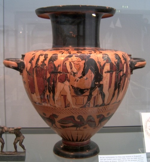 Chalkidian black-figure hydria, bythe Inscription Painter (c. 540 – 530 BC), 46cm tall.This side sho