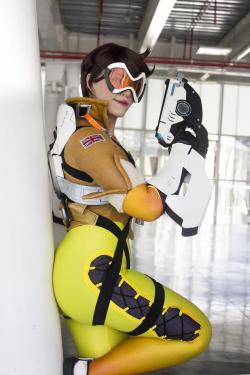 love-cosplaygirls:  TRACER!