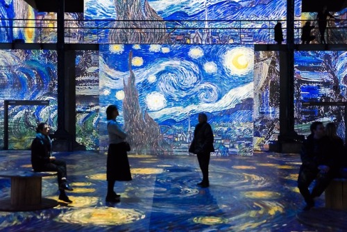 miss-m-calling:Van Gogh’s Starry Night, an immersive digital exhibition at L’Atelier des