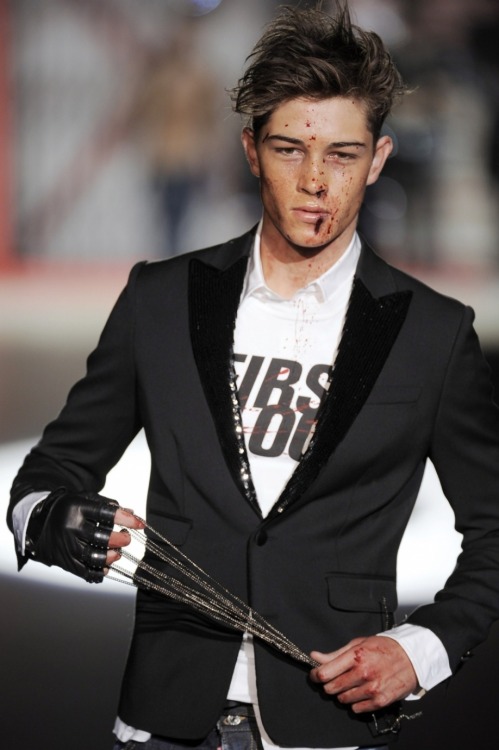 money-in-veins:Francisco Lachowski at Dsquared2 FW 2010