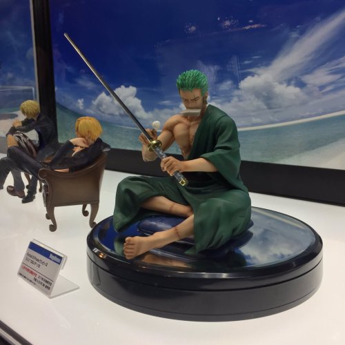 lawlullipop:  We finally see Zoro figure for on the Chair serie but … Zoro is not a chair but sitting and clean his sword… And look really big.source twitter twitter