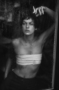 sendommager:Milla Jovovich photographed by Peter Lindbergh for Vogue Italia 1996