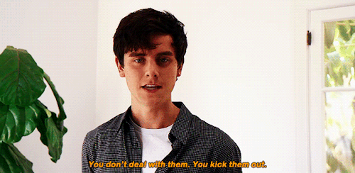 theconnorfanta: How do you deal with ‘fake friends’?