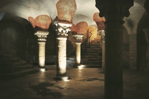 ambermaitrejean:The Crypt. Bayeaux Cathedral. Photos by Amber Maitrejean