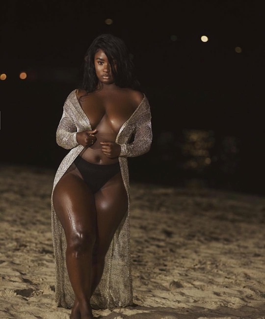 fletchertrowan:  dawgfan4life:    Melanin Goddess 