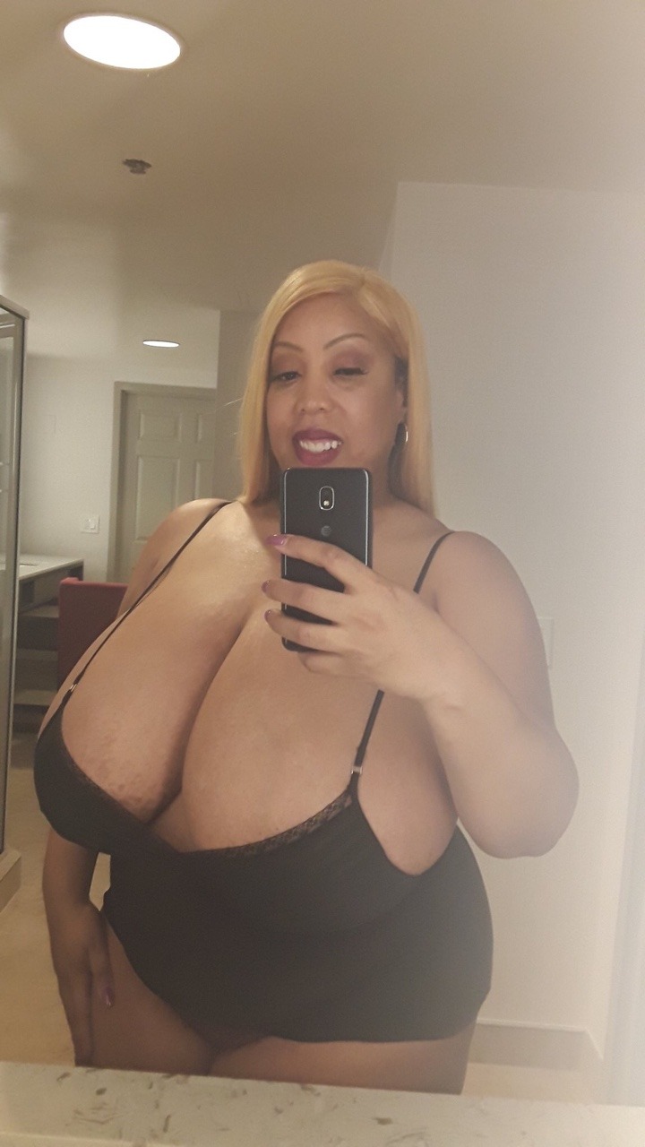 bustybaddies:  Ms Deja still growing 😍 adult photos