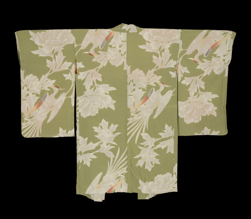A silk haori (light jacket) featuring peonies and &lsquo;onagado&rsquo; (a type of long-tailed bird)