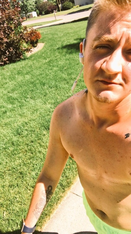 hayden-michael: Today I went on my first ever shirtless run and it was amazing. Omg you are so prett