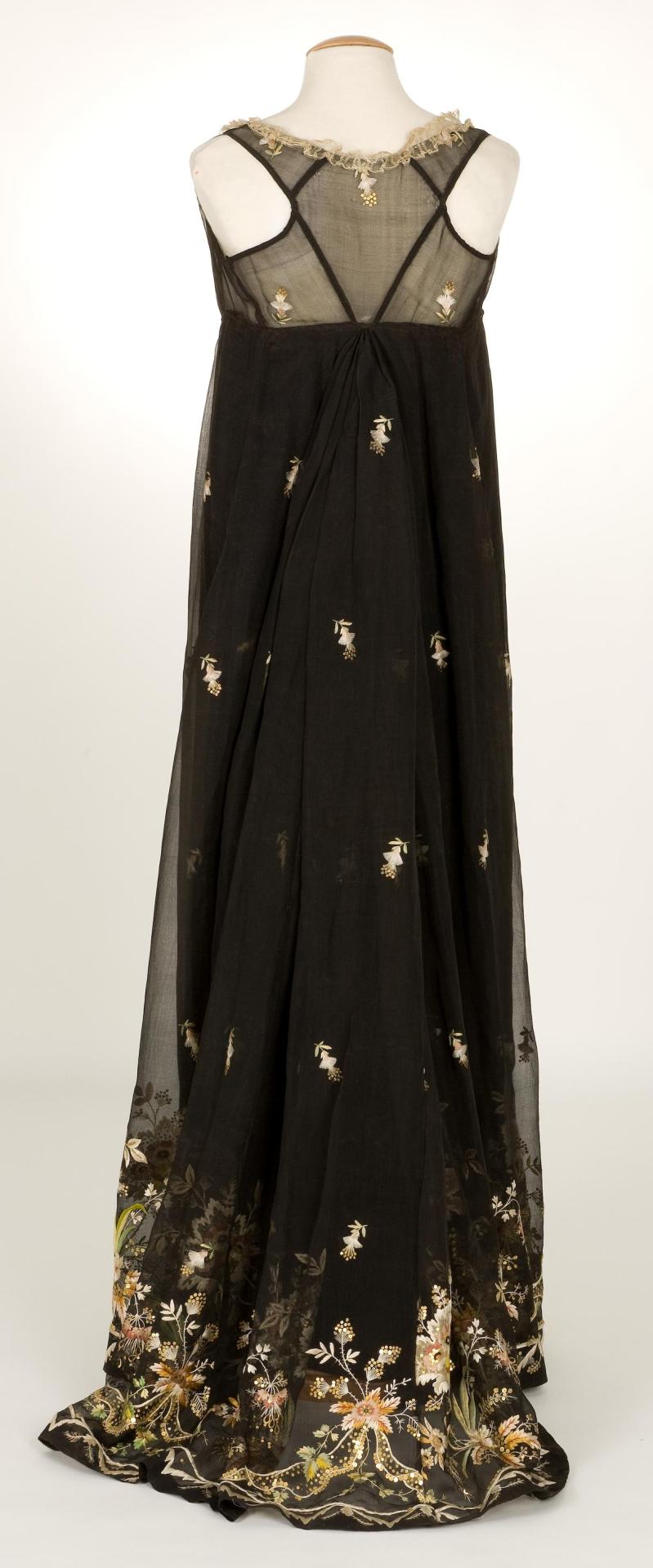ephemeral-elegance:Organza Gown, ca. 1800-10via Imatex  Marry me in this..