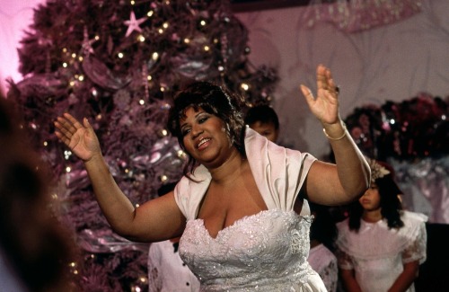 Vintage Christmas Photos - Aretha Franklin on Christmas At Home With The Stars (1994)