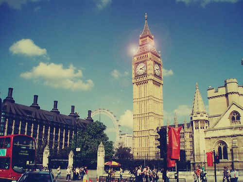 itmakesme-real:  Untitled | via Tumblr a We Heart It-on weheartit.com/entry/71120284/via/Szab