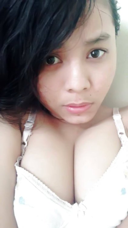 farid-dan-kamera: Yg gua minat tu bibir dia. Biar muka kasar sikit, gua rasa semua perempuan ada kec