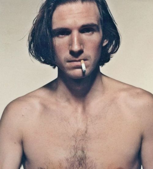 ralph-n-fiennes: Ralph Fiennes photographed by Gavin Evans (1995) source x 