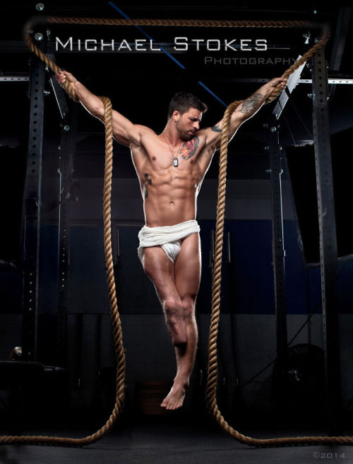 micdotcom:  Michael Stokes’ stunning photos are changing the way we see injured vets Michael Stokes, a Los Angeles-based fitness photographer, has captured a stunning photo series featuring 14 veterans of U.S. military units involved in the Gulf War,