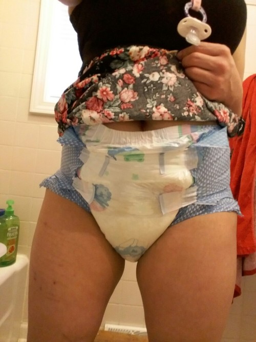 daddeeslilkitten:  Fun wif my new diapers :) 