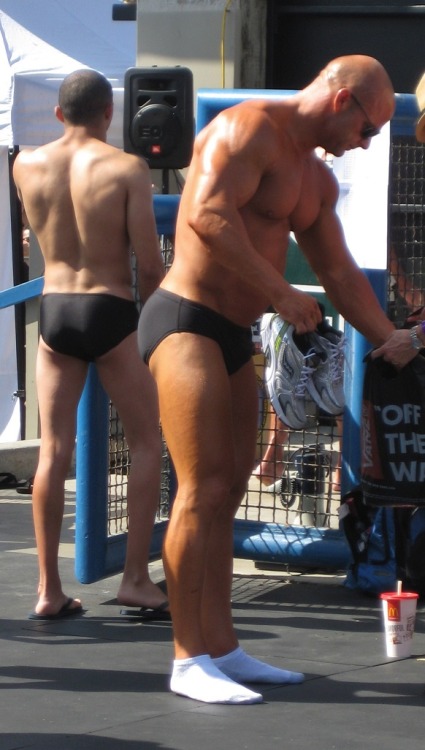 insidethelockerroom:  Bald Muscle Stud