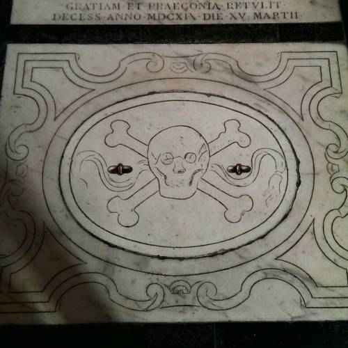 XXX blackpaint20:  Happy skull detail from a photo