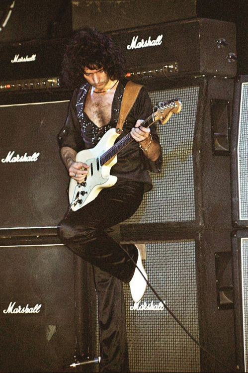 Rainbow, Ritchie Blackmore relaxing a bit on his Marshall stack, ca. 1979