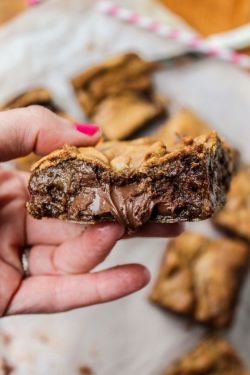 intensefoodcravings:  Browned Butter Blondies with Nutella Pockets | Buzzfeed